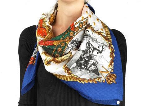 foto del orlo foulard hermes|Carré Hermès: storia del foulard amato dalle dive.